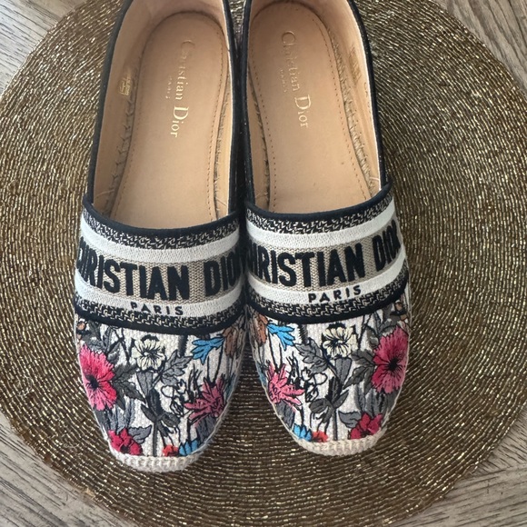 Dior Espadrilles with Black and Red Floral Design - Picture 3 of 10